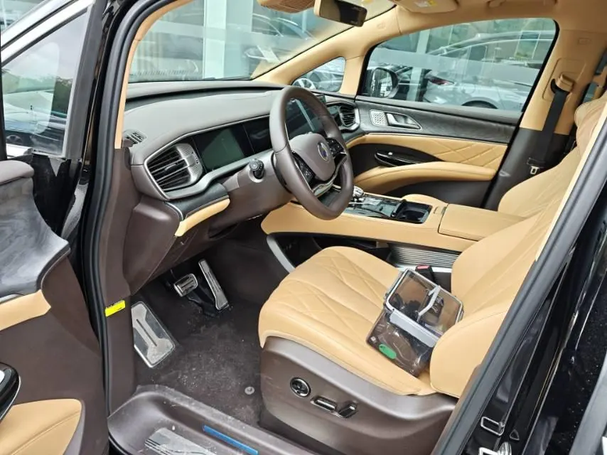 Denza 2025 Denza D9 DM-i 1.5T Stepless Smart Driving Edition 1020 Four-wheel Drive Honorable Automatic Gear 4