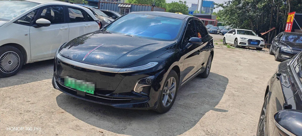Open image lightbox: HongQi 2025 E-QM 5 500km Travel Edition Automatic Gear
