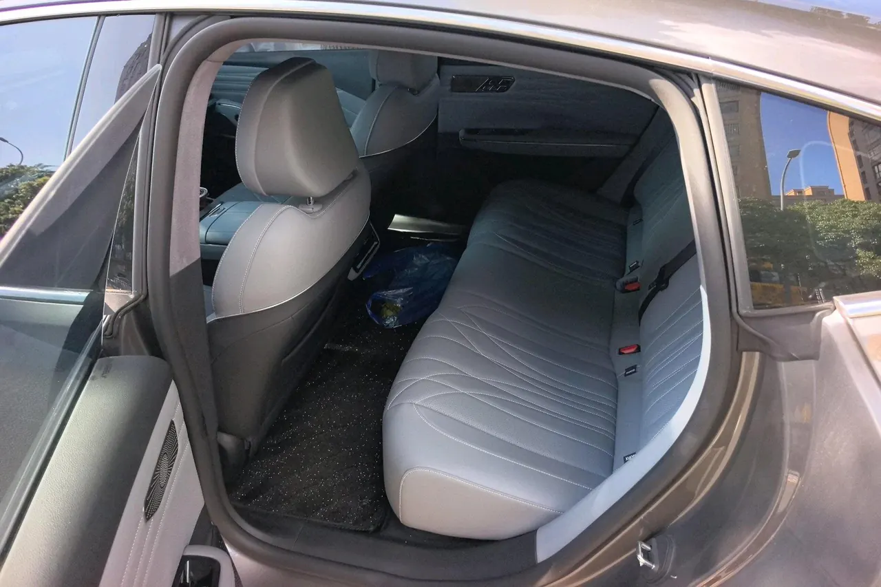 Geely Galaxy 2025 E 8 610km Discovery Edition Automatic Gear 4
