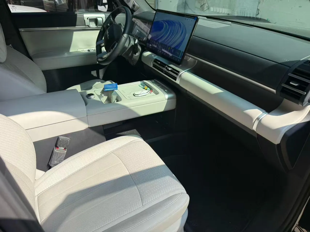 FangChengBao 2025 Titanium 7 1.5T Stepless 200KM Two-Drive Max Edition Automatic Gear 4