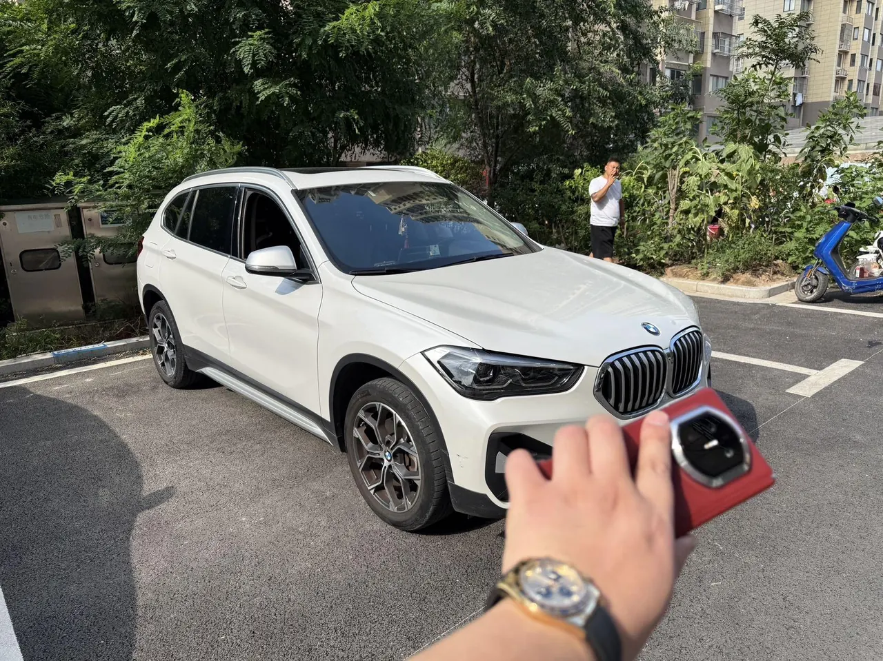 BMW 2022 X1 sDrive20Li 1.5T fashion automatic gear 3