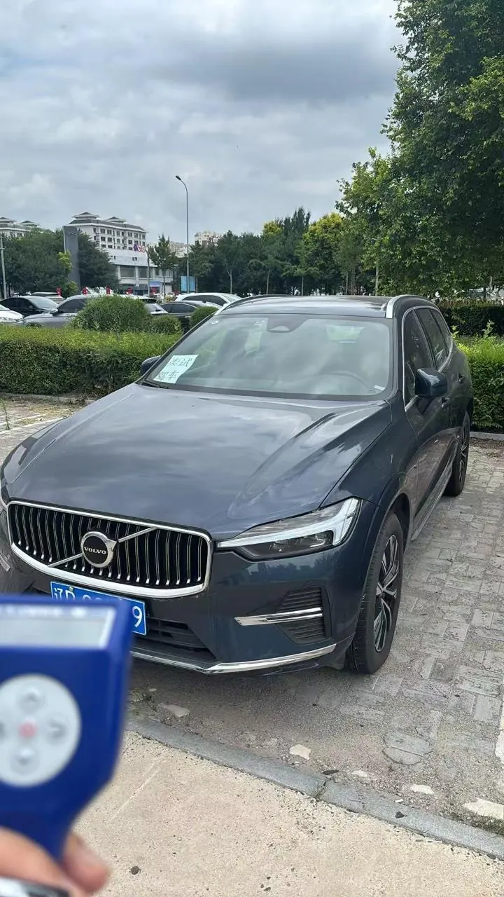 Volvo 2025 XC60 48V 2.0T B5 4WD Zhiyuan Sports Edition Automatic Gear - View 1