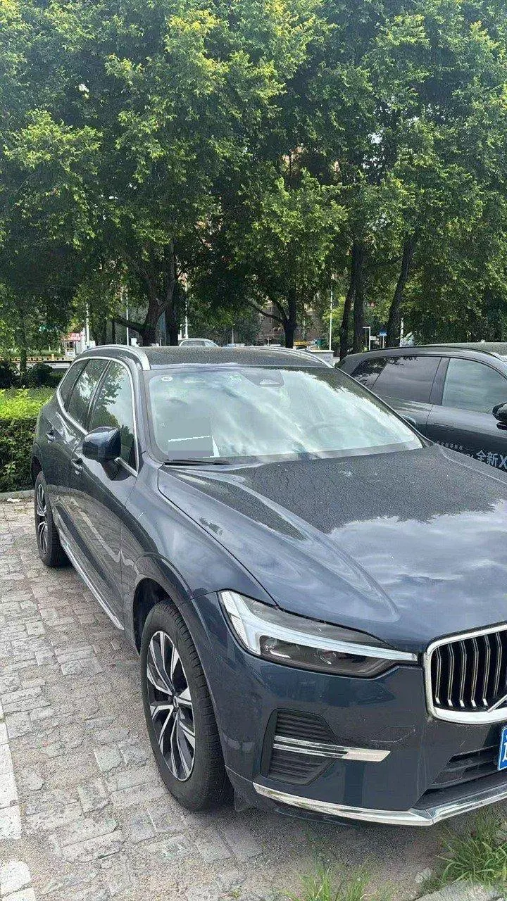 Volvo 2025 XC60 48V 2.0T B5 4WD Zhiyuan Sports Edition Automatic Gear 2