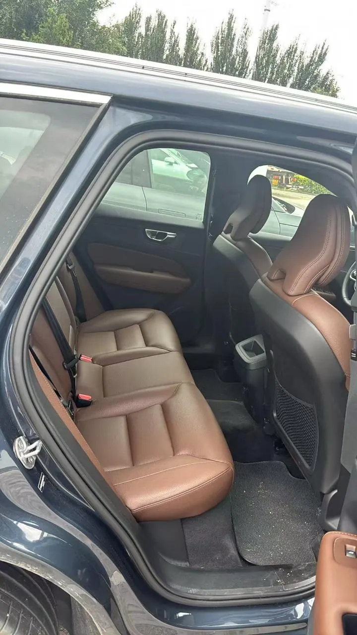 Volvo 2025 XC60 48V 2.0T B5 4WD Zhiyuan Sports Edition Automatic Gear 5