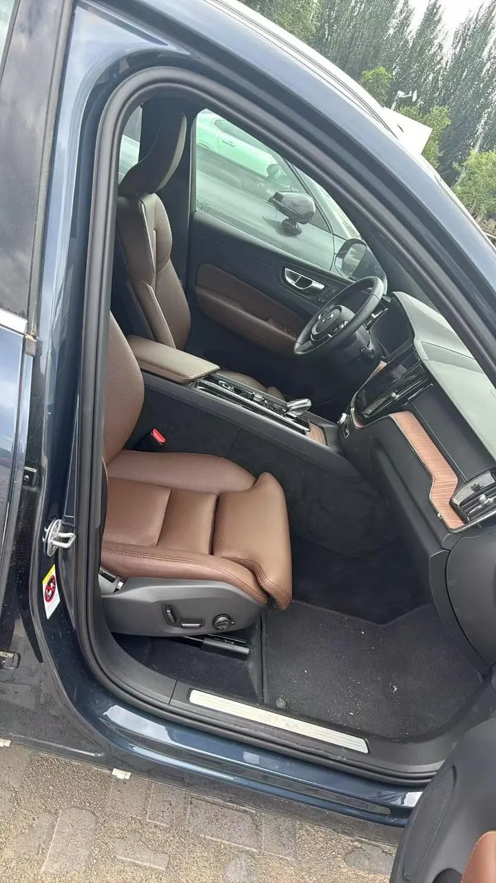 Volvo 2025 XC60 48V 2.0T B5 4WD Zhiyuan Sports Edition Automatic Gear 6