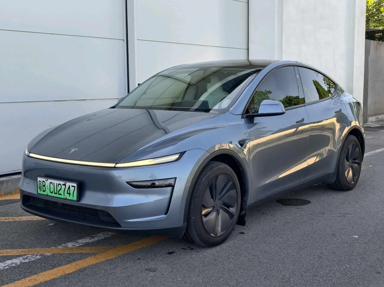 Открыть галерею: Tesla 2025 Model Y rear-wheel drive version automatic transmission