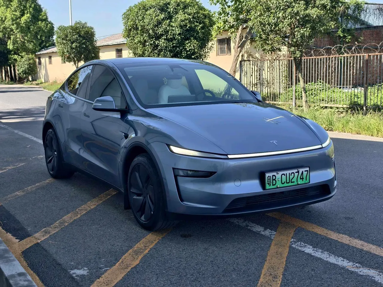 Tesla 2025 Model Y rear-wheel drive version automatic transmission 3