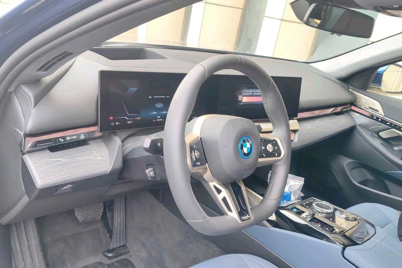 BMW 2025 i5 xDrive 50L M sports suit automatic gear 3