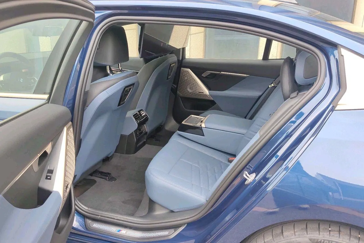 BMW 2025 i5 xDrive 50L M sports suit automatic gear 5