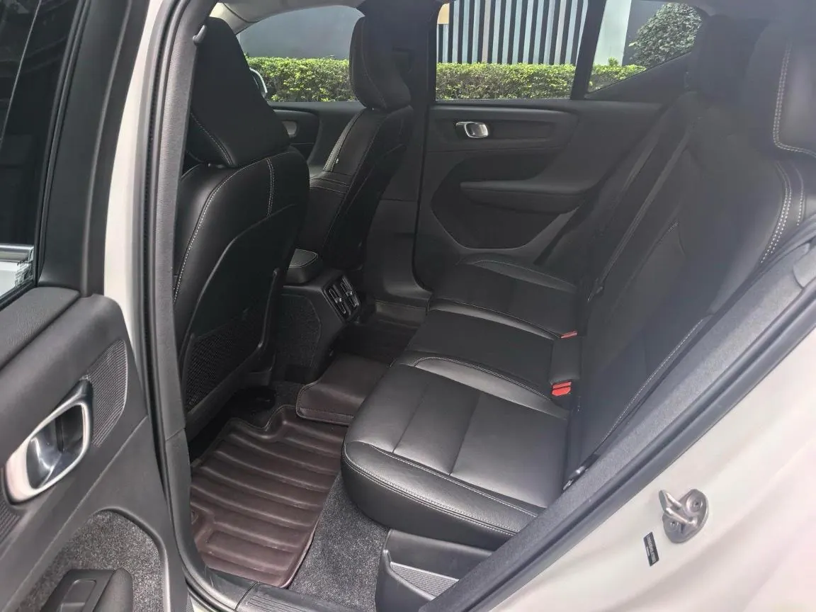 Volvo 2025 XC40 48V 2.0T B4 4 Four-wheel Drive Zhiyuan Deluxe Edition Automatic Gear 3
