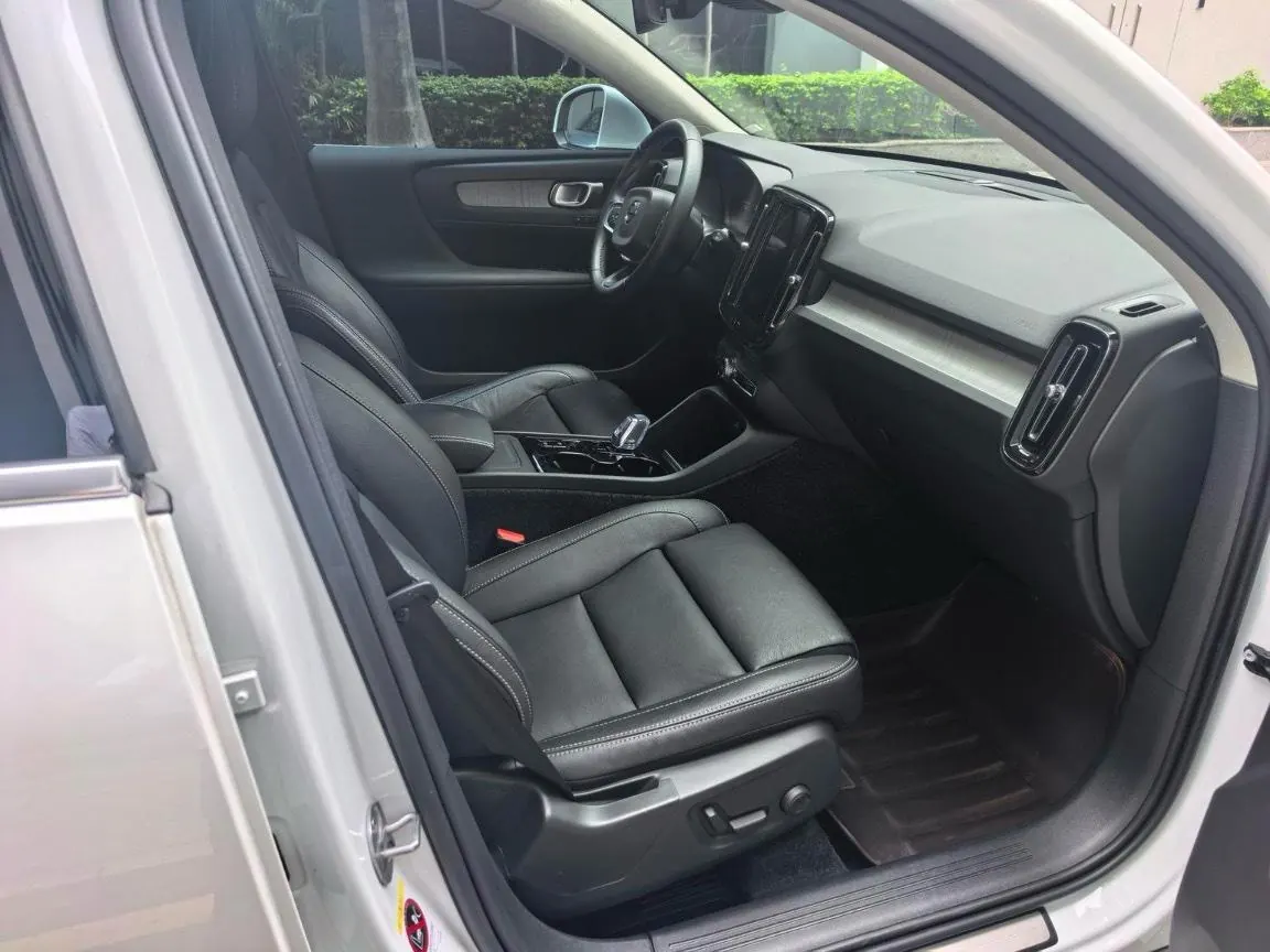 Volvo 2025 XC40 48V 2.0T B4 4 Four-wheel Drive Zhiyuan Deluxe Edition Automatic Gear 4