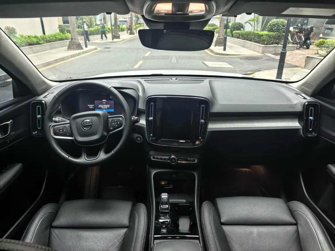 Volvo 2025 XC40 48V 2.0T B4 4 Four-wheel Drive Zhiyuan Deluxe Edition Automatic Gear 5