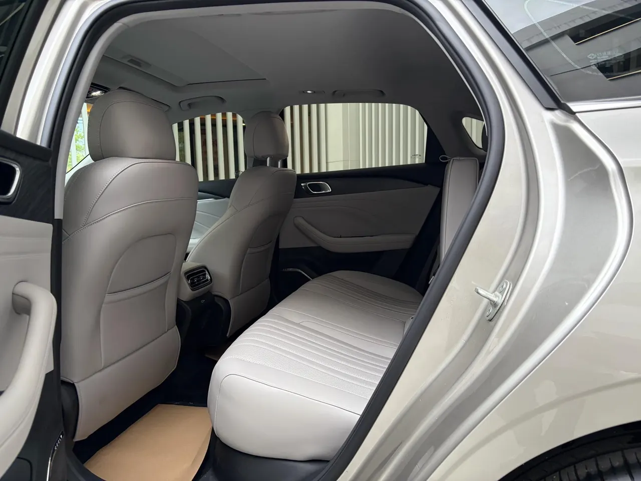 Geely Galaxy 2025 xingyao 6 EM-i 1.5 125km exploration version automatic gear 10