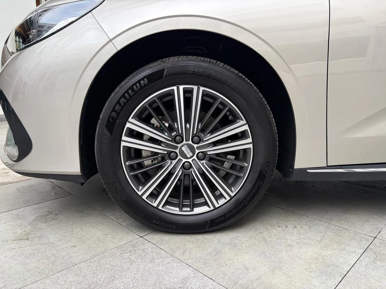 Geely Galaxy 2025 xingyao 6 EM-i 1.5 125km exploration version automatic gear 4