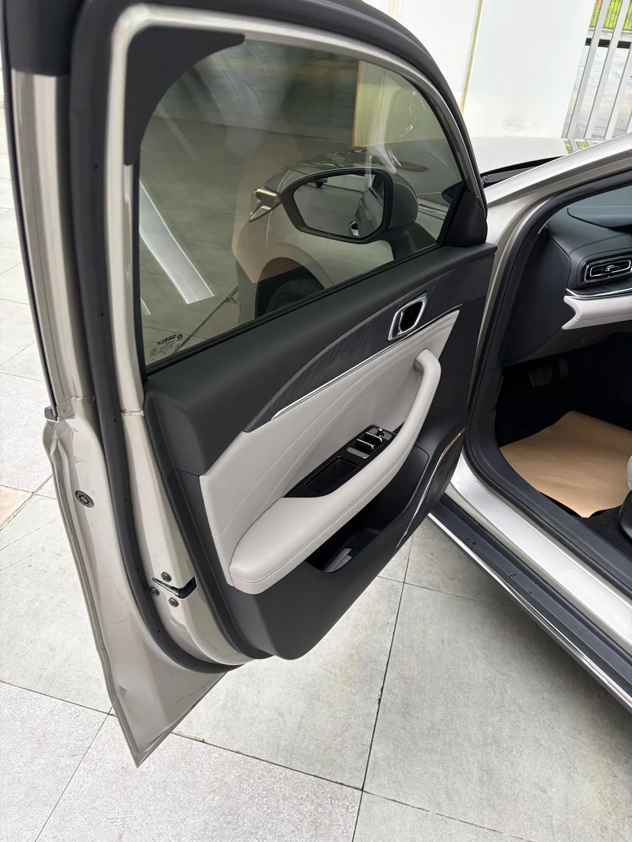 Geely Galaxy 2025 xingyao 6 EM-i 1.5 125km exploration version automatic gear 6