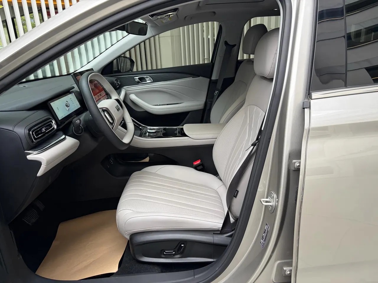 Geely Galaxy 2025 xingyao 6 EM-i 1.5 125km exploration version automatic gear 7