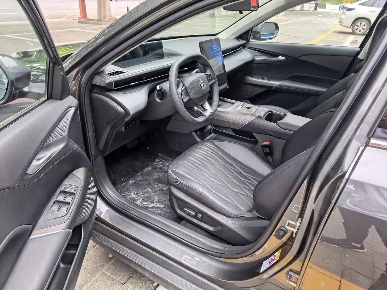ChangAn Yidong New Energy 2025 Yidong PHEV 1.5 Stepless Smart New Blue Whale 145KM Battleship Edition Automatic Gear 6