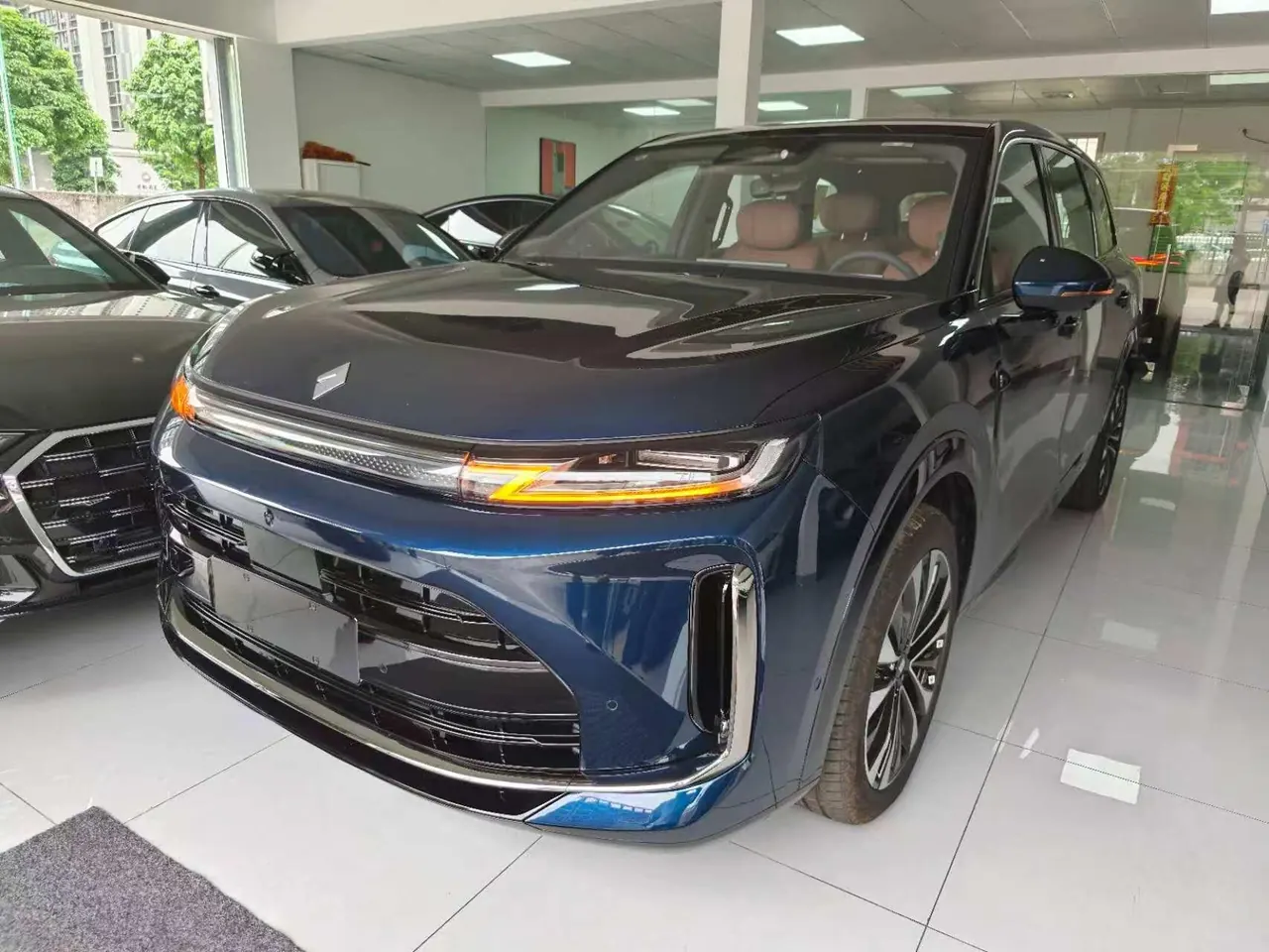 Открыть галерею: Huajing 2026 Huajing S 1.5T 255km Gan Kun Zhen Enjoy Edition Automatic Gear