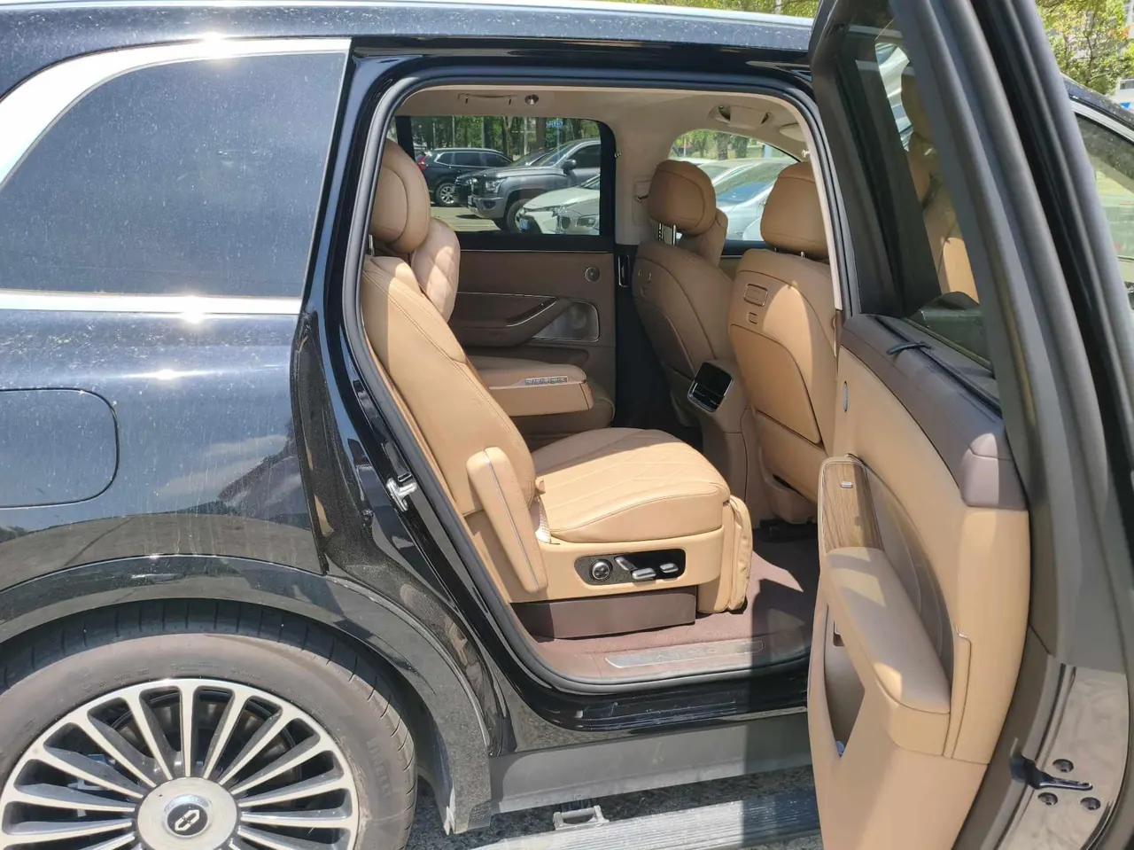AITO 2025 AITO M8 Ultra 53.4kWh 6-seat automatic gear 9