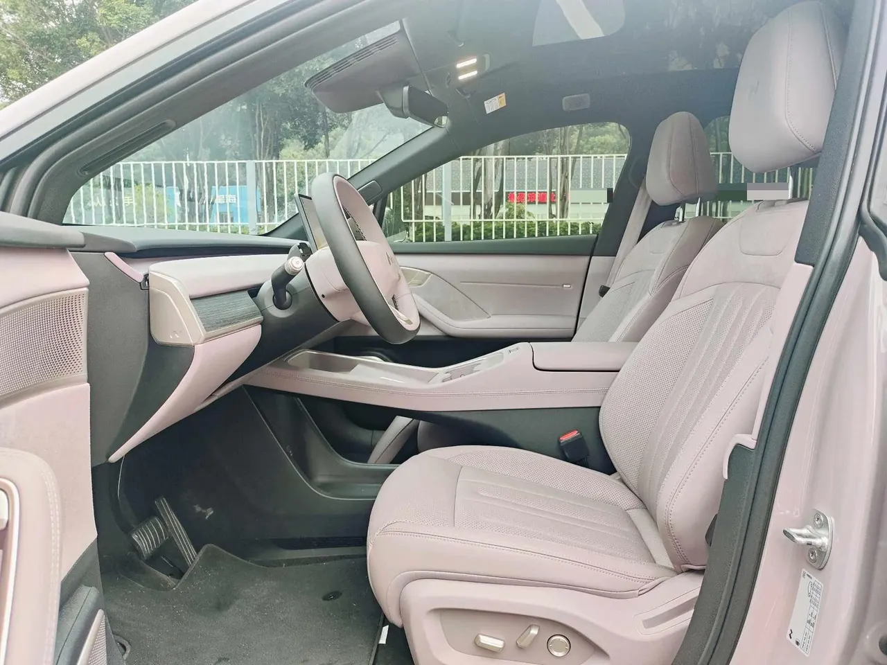 ONVO 2025 L60 60kWh rear drive version automatic gear 7
