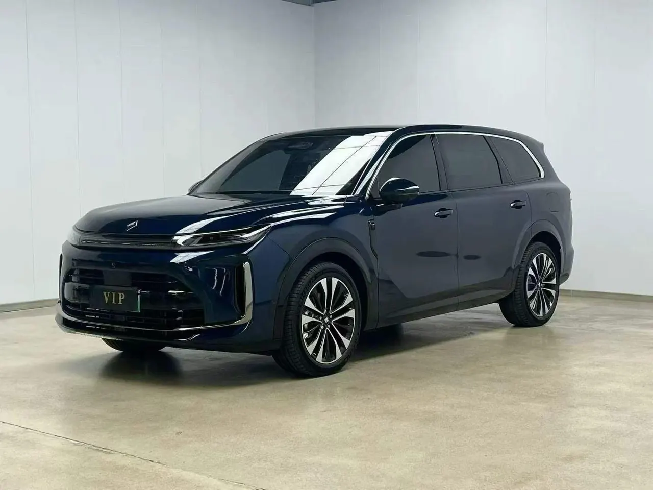 Открыть галерею: Huajing 2026 Huajing S 1.5T 235km 4-wheel drive dry Kun exclusive edition automatic gear