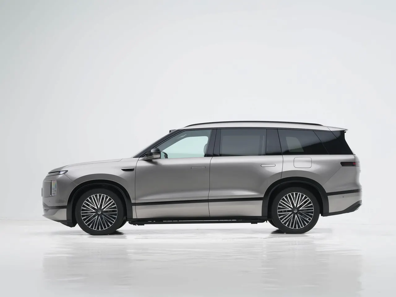 Volkswagen 2026 ID.ERA 9X Ultra 4-wheel drive automatic gear 6