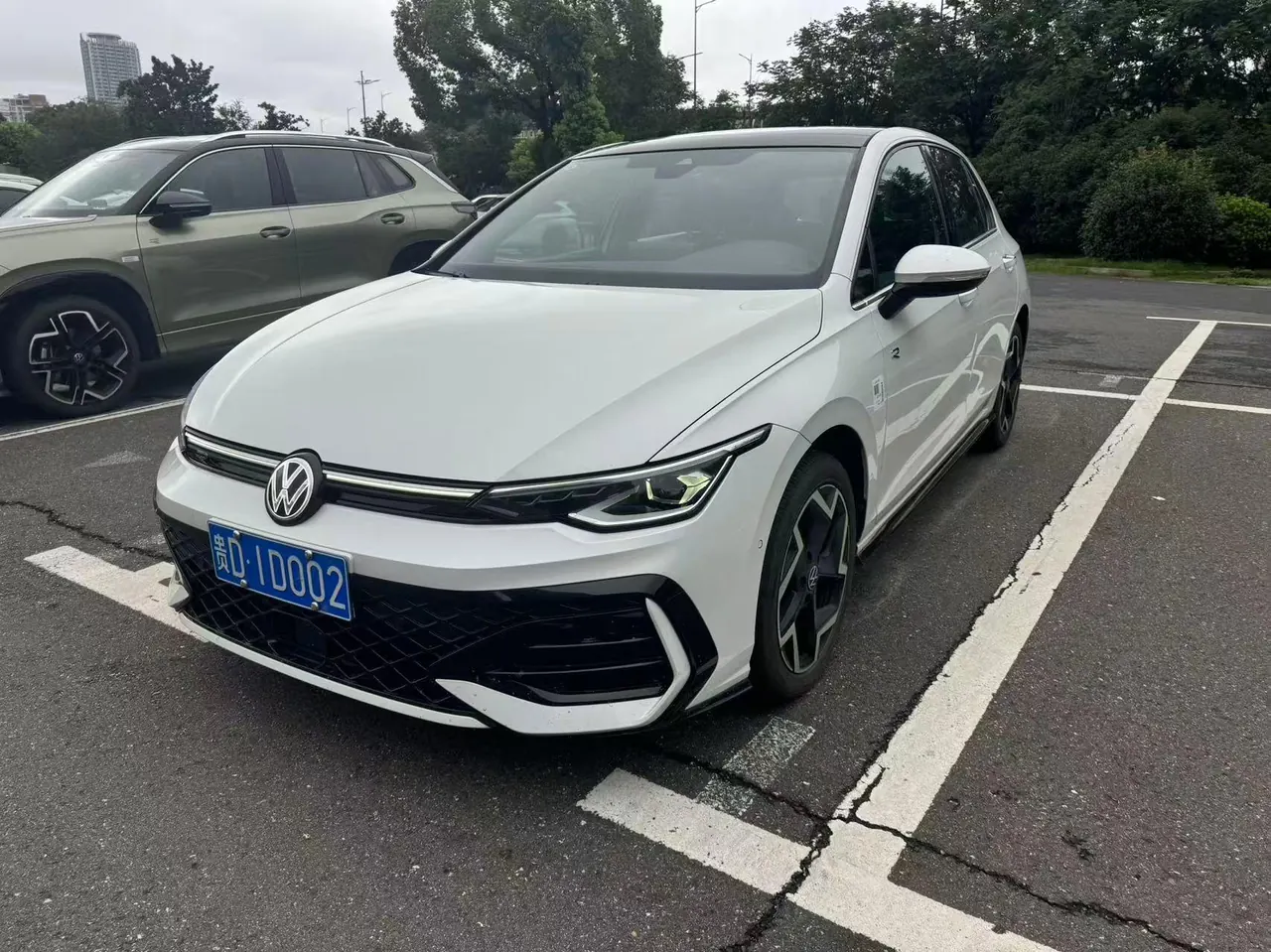 Volkswagen 2025 Golf 8 R-Line 1.5TSI 300TSI Automatic - View 1