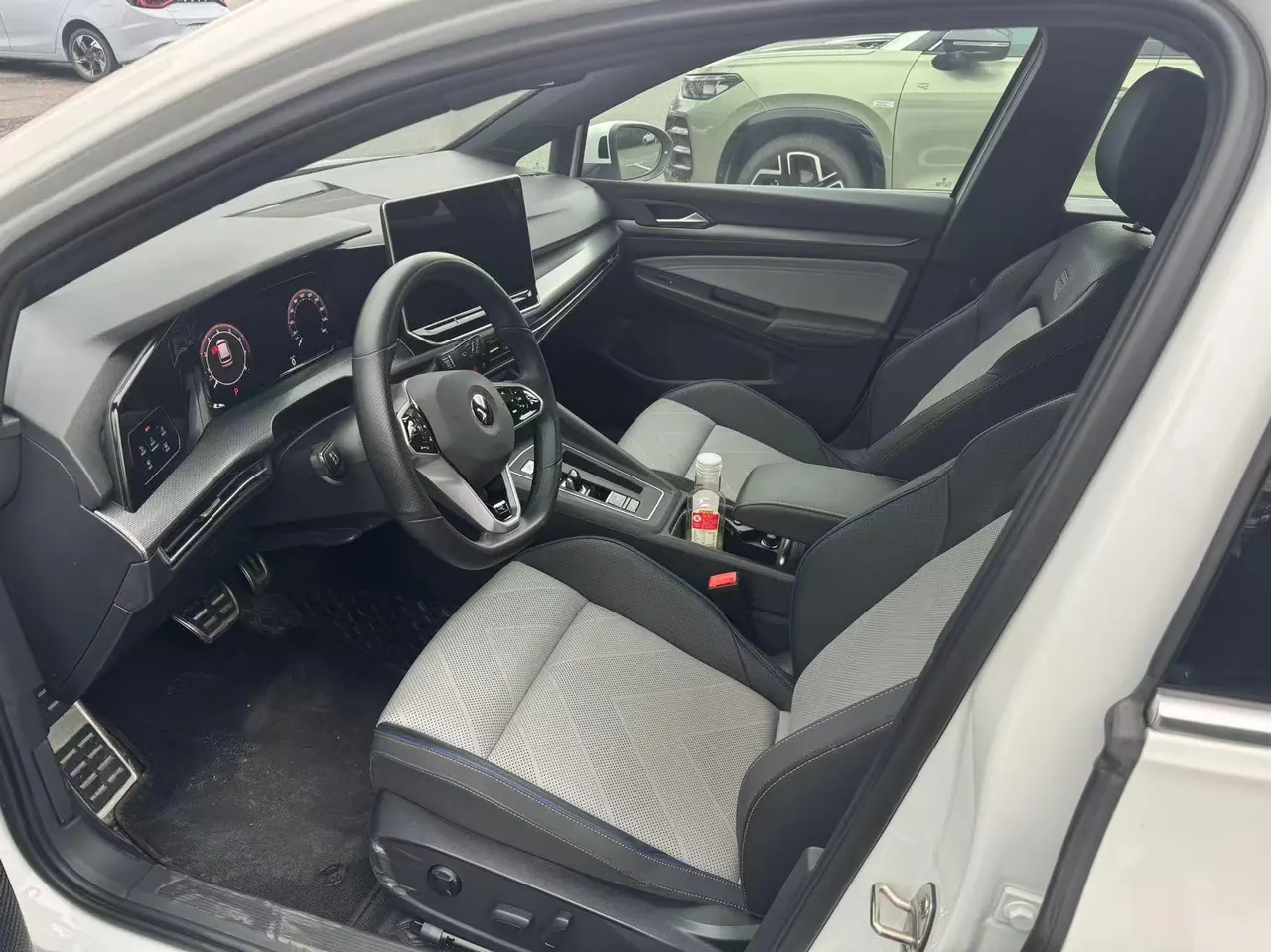 Volkswagen 2025 Golf 8 R-Line 1.5TSI 300TSI Automatic 4