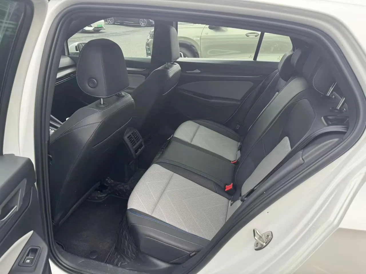 Volkswagen 2025 Golf 8 R-Line 1.5TSI 300TSI Automatic 5