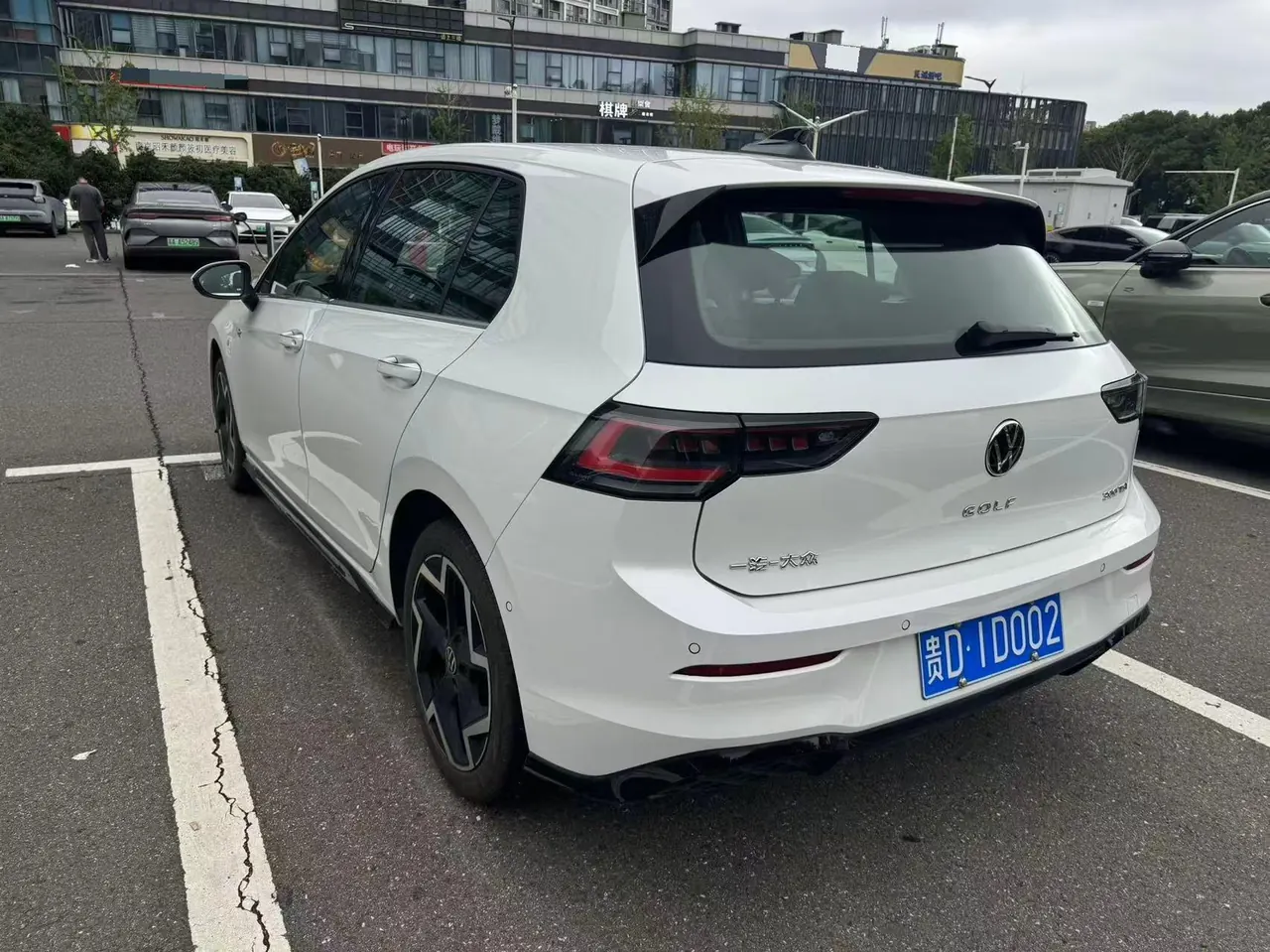 Volkswagen 2025 Golf 8 R-Line 1.5TSI 300TSI Automatic 8