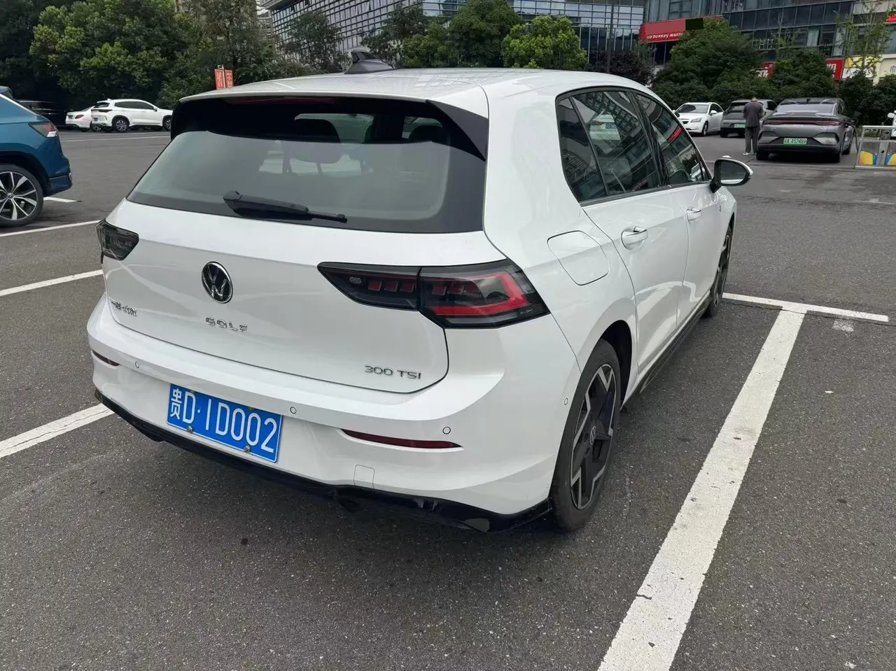 Volkswagen 2025 Golf 8 R-Line 1.5TSI 300TSI Automatic 9