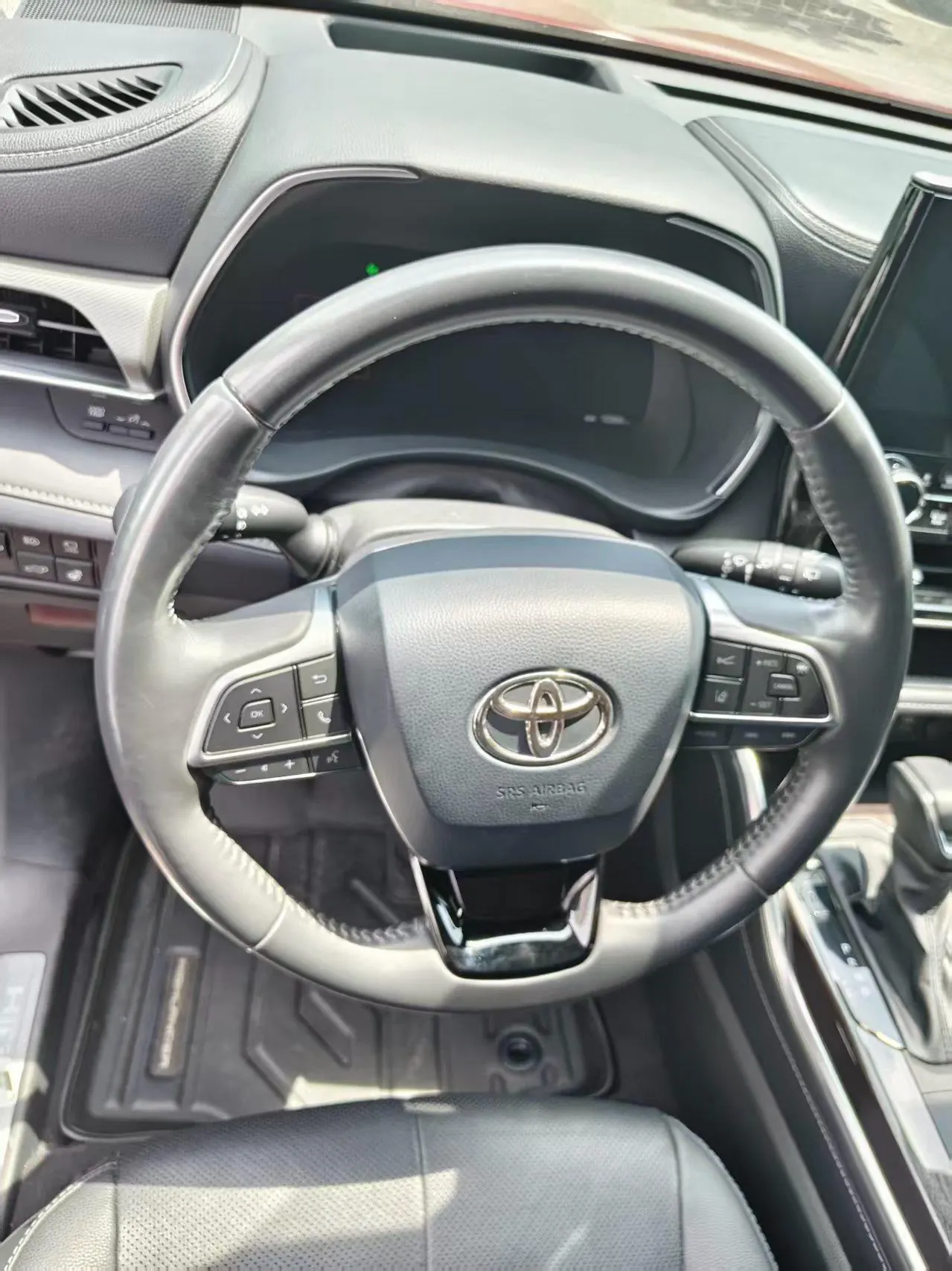 Toyota 2022 Highlander Dual Engine 2.5 Stepless Four-wheel Drive Extreme Edition 7-seat Automatic Gear 5