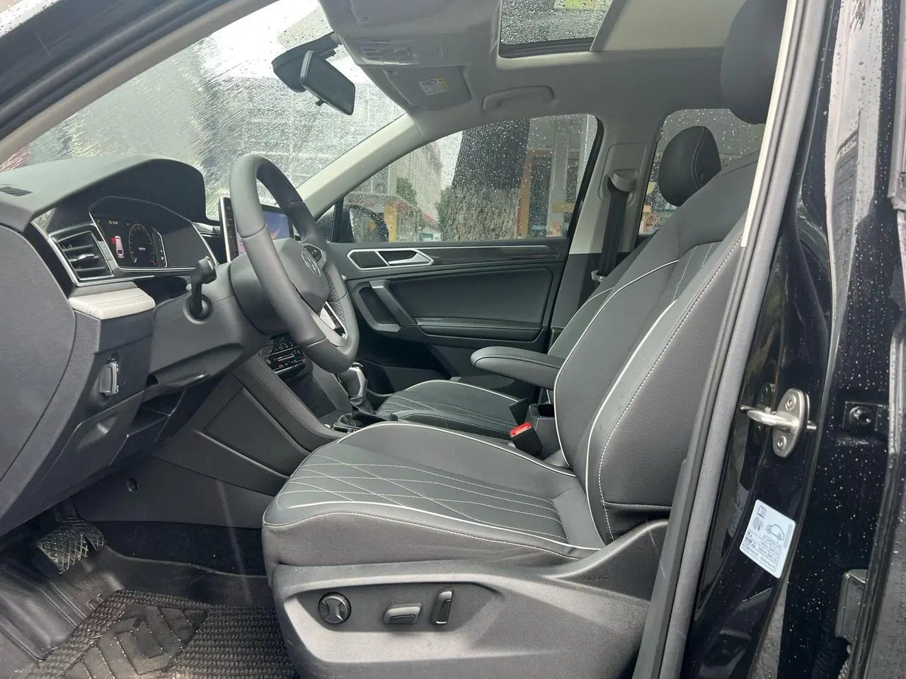 Volkswagen 2025 Tiguan L 1.5TSI 300TSI outstanding two-wheel drive Longteng version automatic gear 4