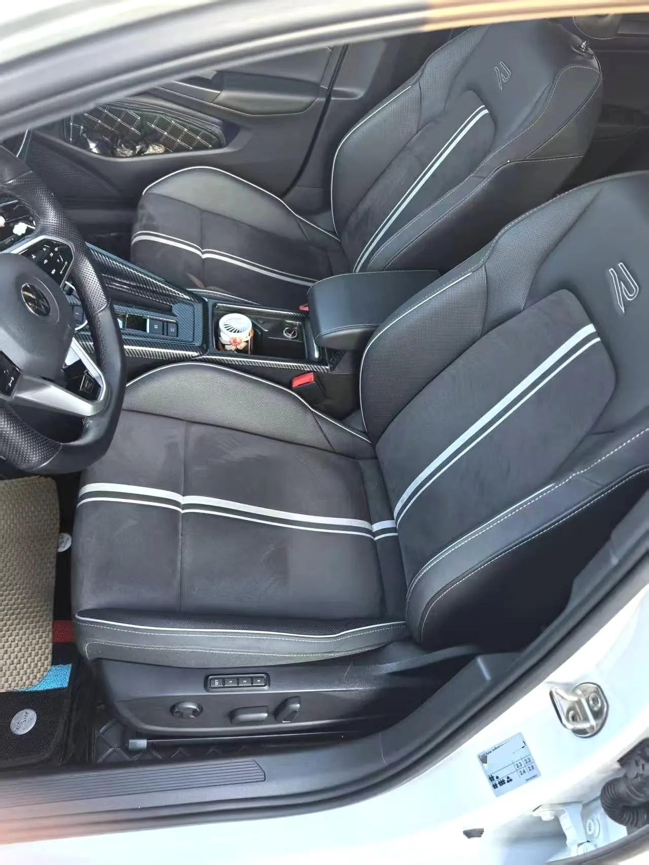 Volkswagen 2023 Golf 8 R-Line 1.4TSI 280TSI Lite Automatic 3