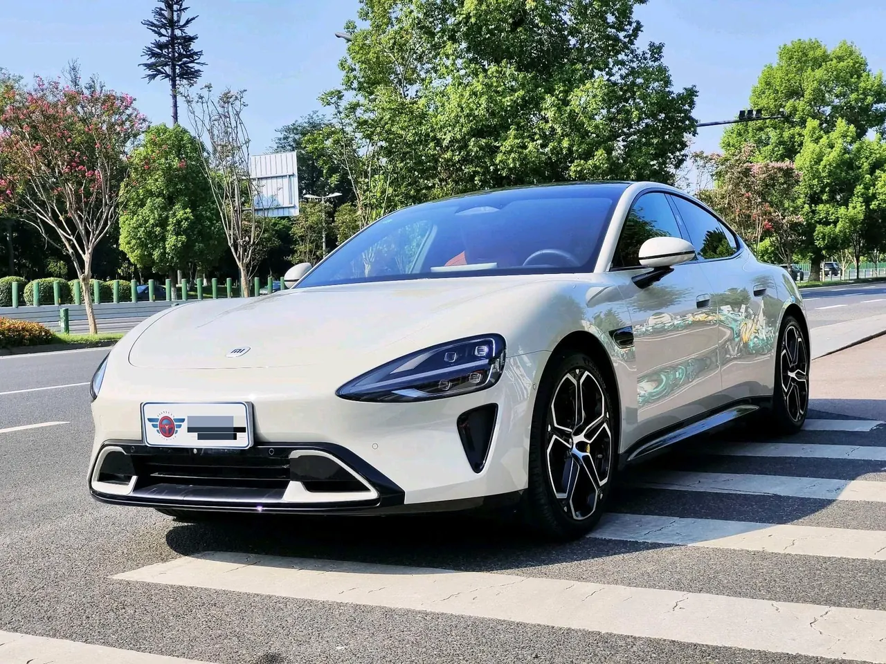 MI 2024 SU 7 700km Rear Drive Standard Founding Edition Automatic Gear - View 1