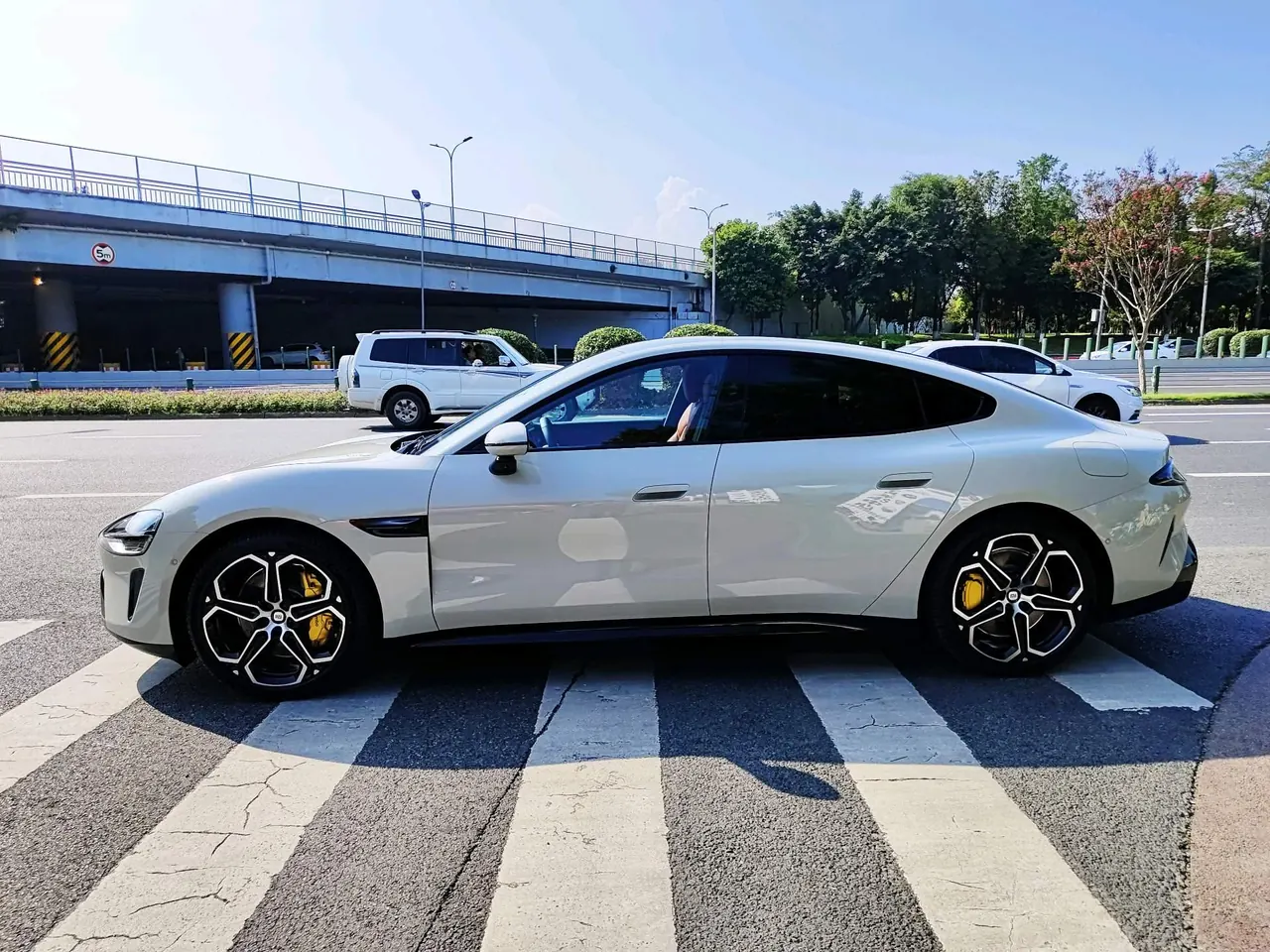 MI 2024 SU 7 700km Rear Drive Standard Founding Edition Automatic Gear 3