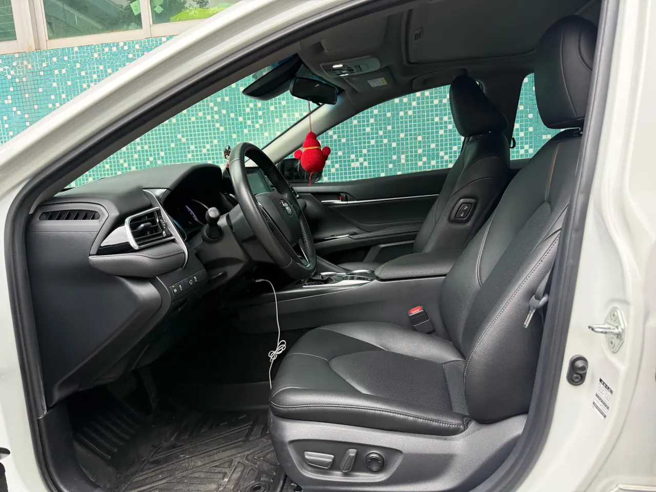 Toyota 2021 Camry Dual Engine 2.5HGVP Stepless Leading Edition Automatic Gear 2