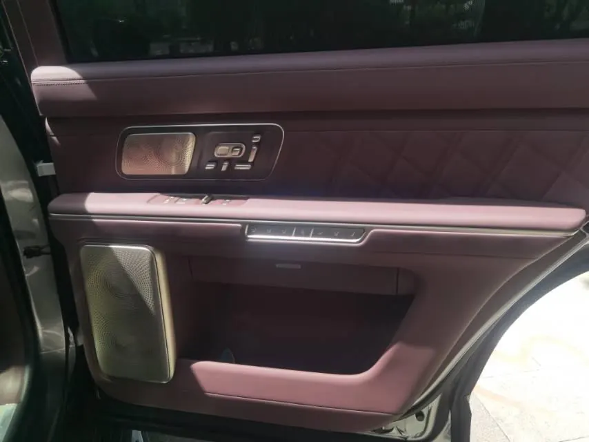 NIO 2026 ES 9 102kWh Executive Island Deluxe Automatic Gear 13