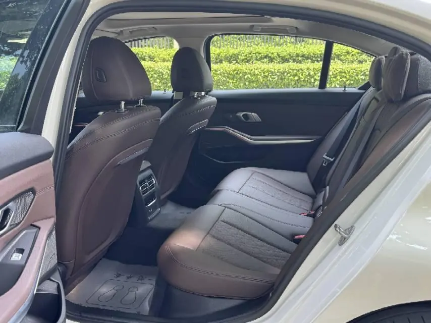 BMW 2023 i3 eDrive 40 L obsidian night suit automatic gear 4