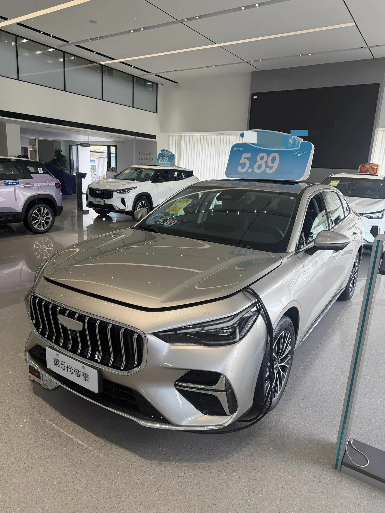 Open image lightbox: Geely 2026 emgrand -3-compartment 1.5T honorable automatic gear