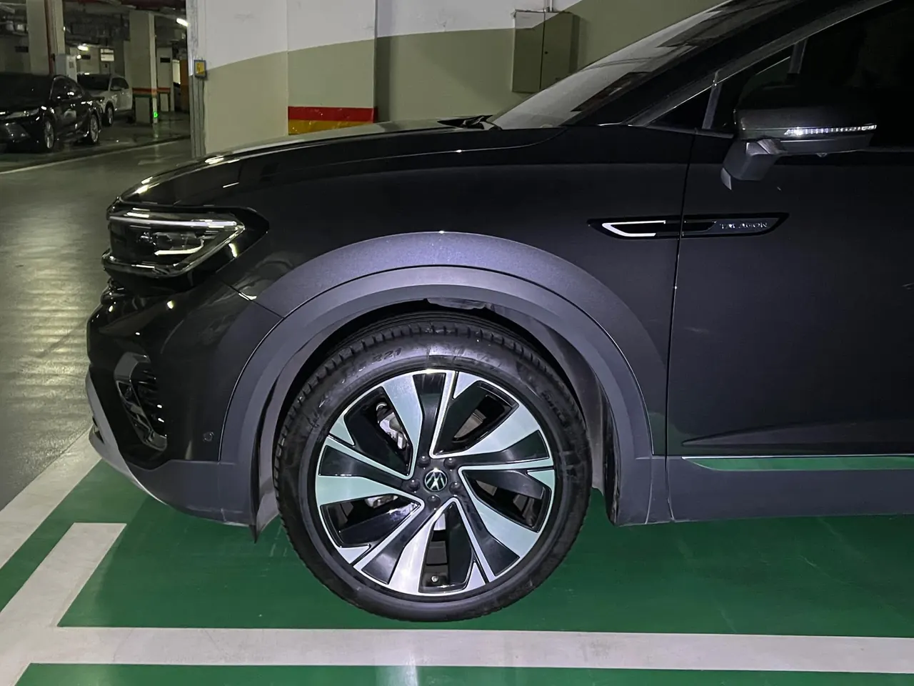Volkswagen 2024 models 2.0TSI 380TSI 4-wheel luxury Pro 6-seat automatic gear 7