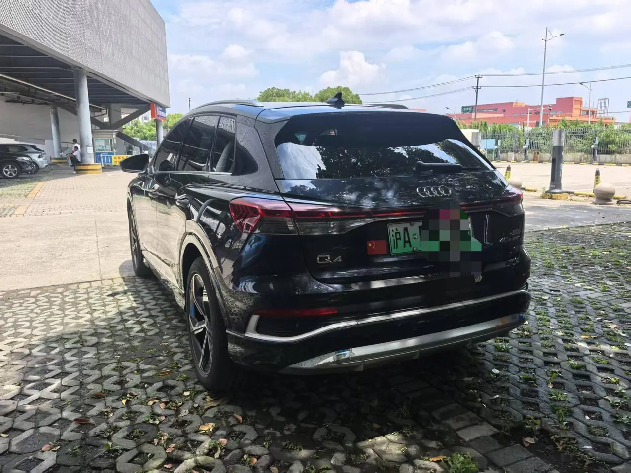 Audi 2022 Q4 e-tron 50 Quattro Creation Edition Automatic Gear 2