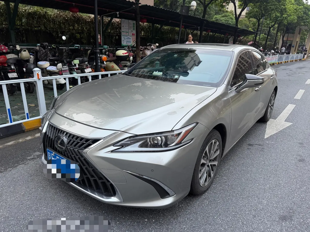 打开图片灯箱:Lexus ES (Imported) 2023 ES200 2.0 Stepless Premium Edition Automatic Gear