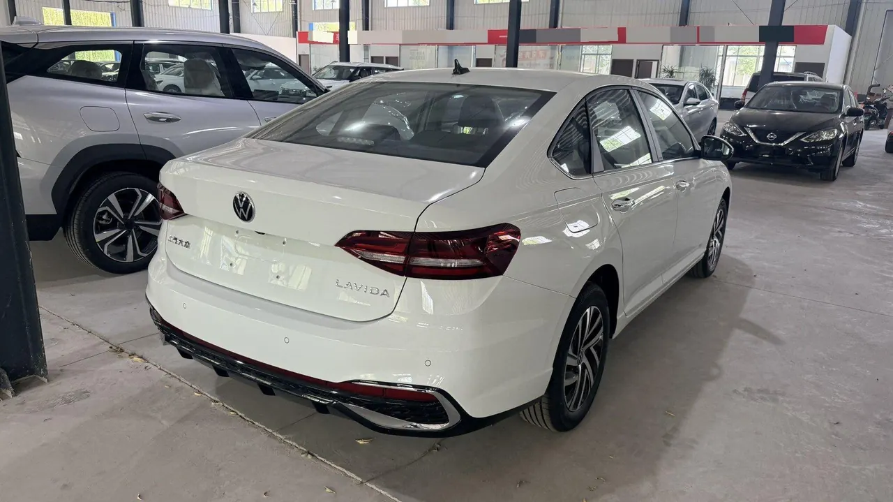 Volkswagen 2026 LaVida 1.5 5 Million Edition Automatic 4