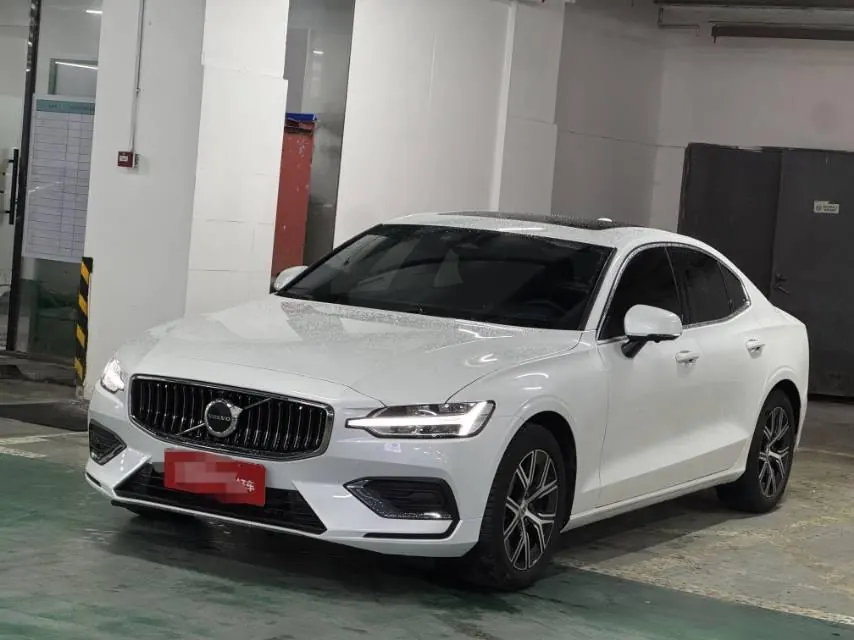 Open image lightbox: Volvo 2026 S60 48V 2.0T B4 Zhiyi Deluxe Edition Automatic Gear