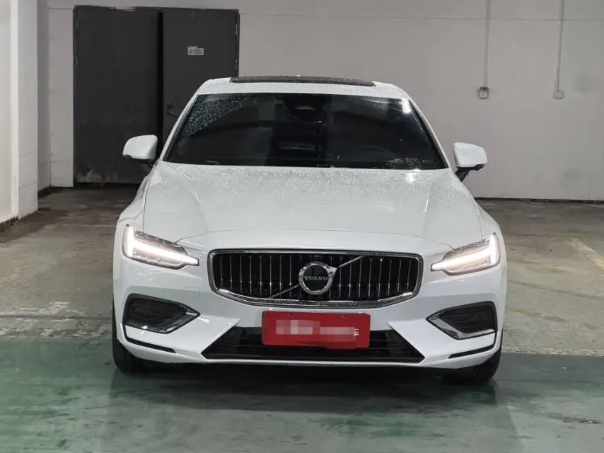 Volvo 2026 S60 48V 2.0T B4 Zhiyi Deluxe Edition Automatic Gear 2