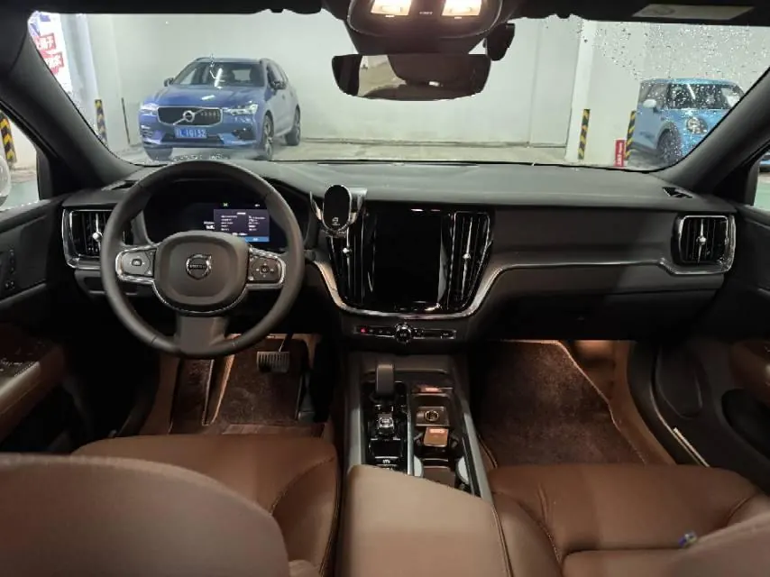 Volvo 2026 S60 48V 2.0T B4 Zhiyi Deluxe Edition Automatic Gear 4