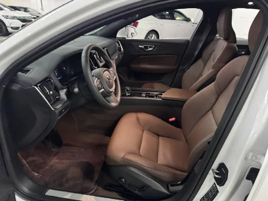 Volvo 2026 S60 48V 2.0T B4 Zhiyi Deluxe Edition Automatic Gear 5