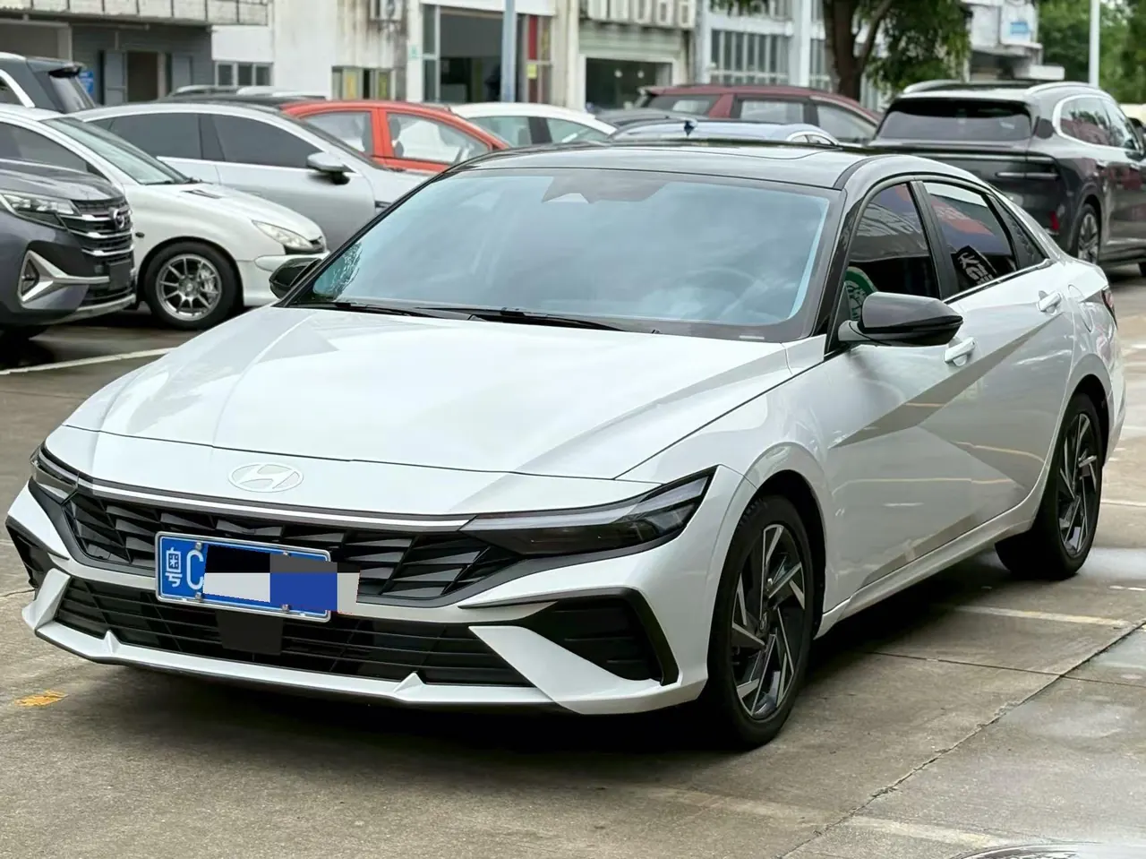 打开图片灯箱:Hyundai 2023 Elantra -3-compartment 1.5 stepless LUX premium automatic gear