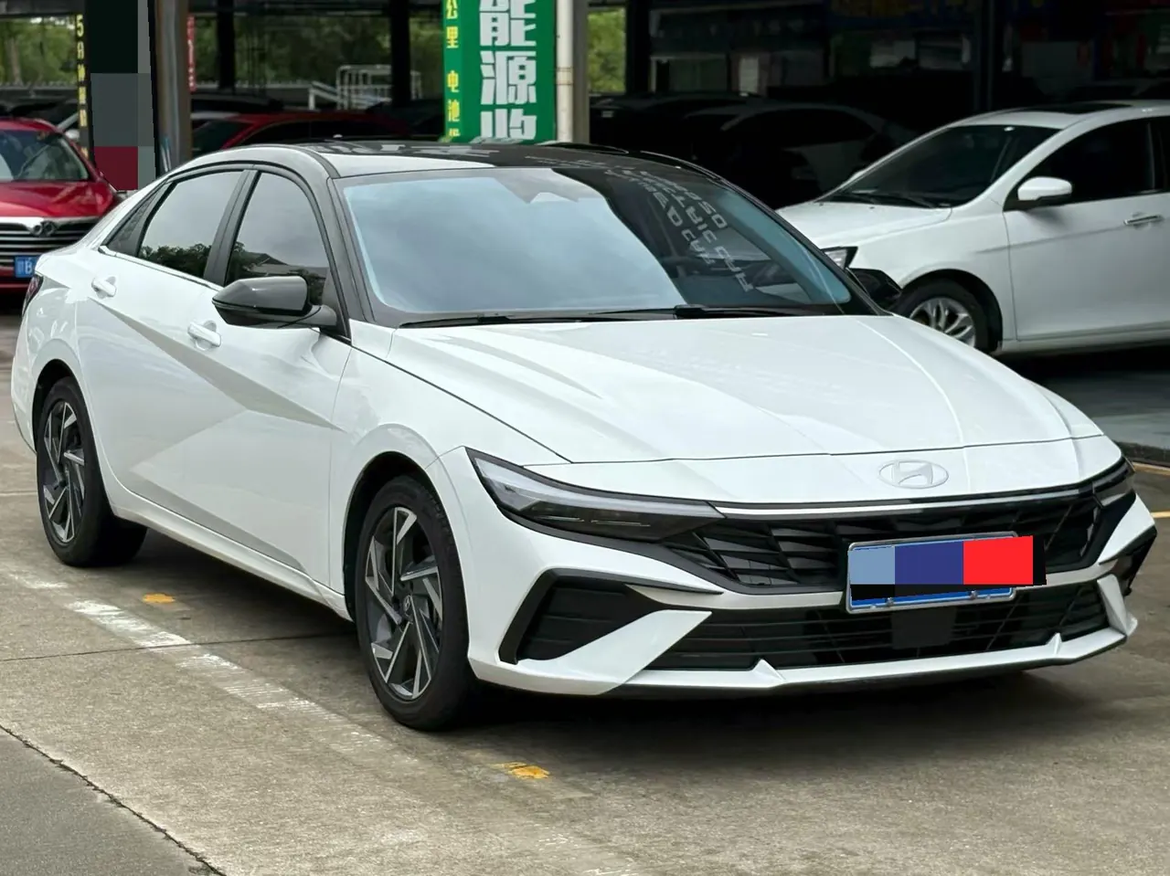 Hyundai 2023 Elantra -3-compartment 1.5 stepless LUX premium automatic gear 3
